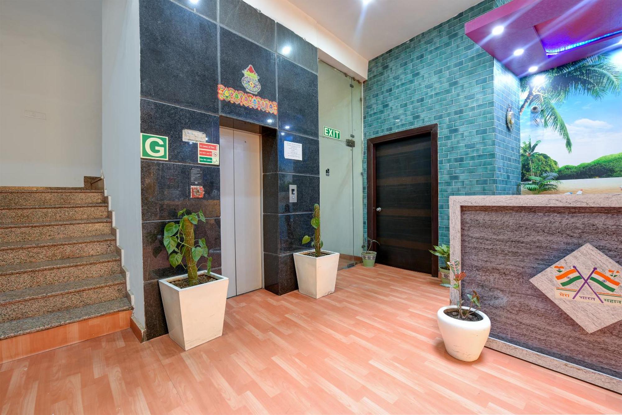 Hotel Eddission View Near Delhi Airport 3*