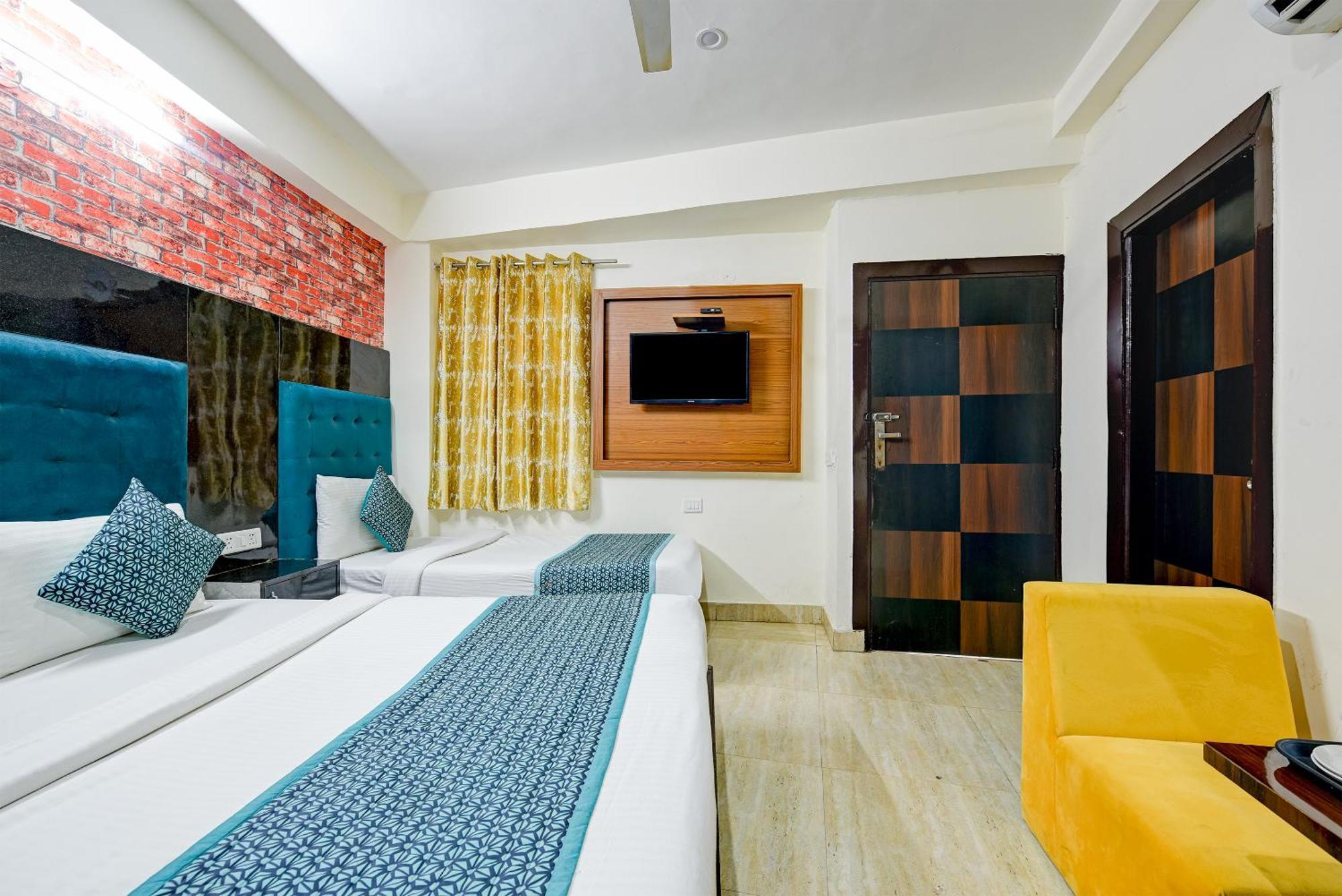 Eddission View Near Delhi Airport Hotel 3*