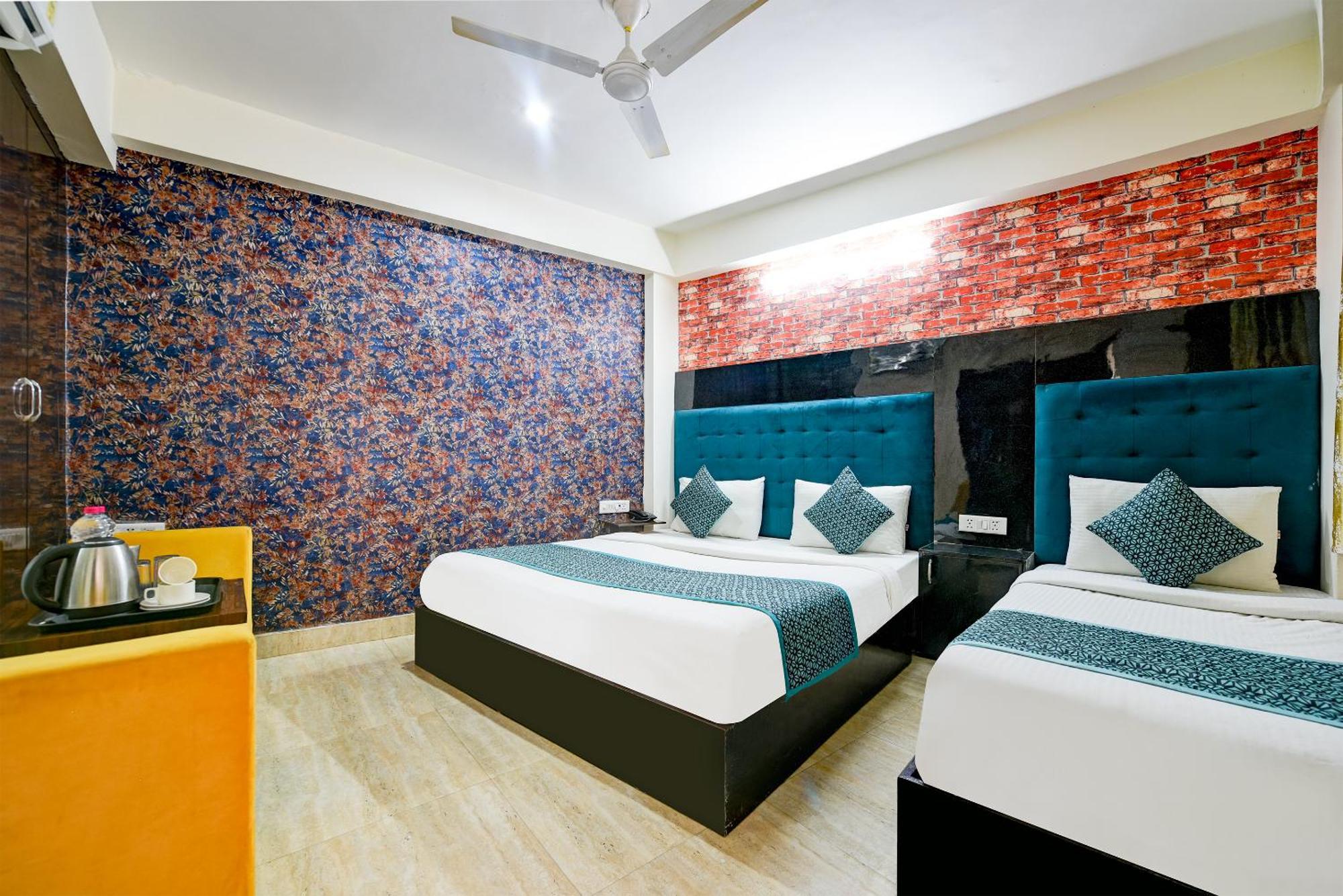 Eddission View Near Delhi Airport 3*