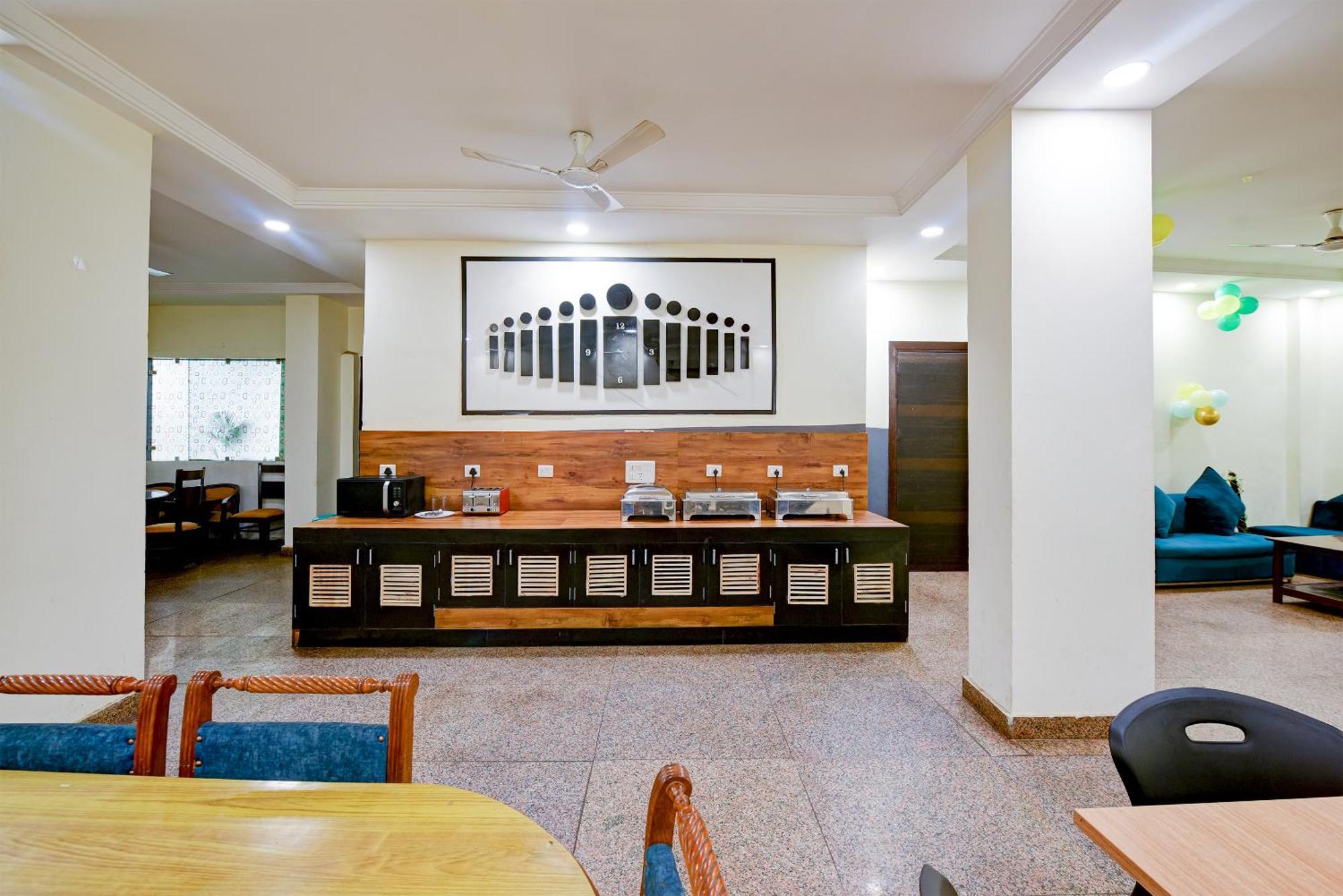 Eddission View Near Delhi Airport 3*