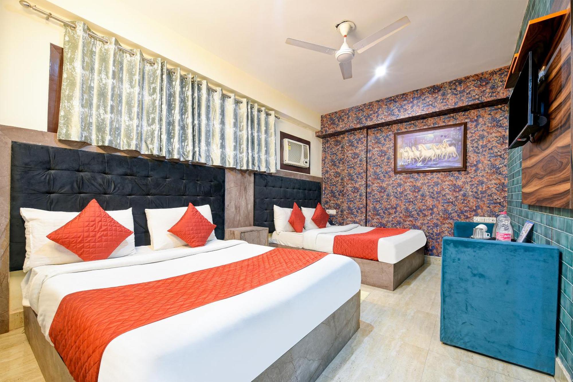 Hotel Eddission View Near Delhi Airport 3*