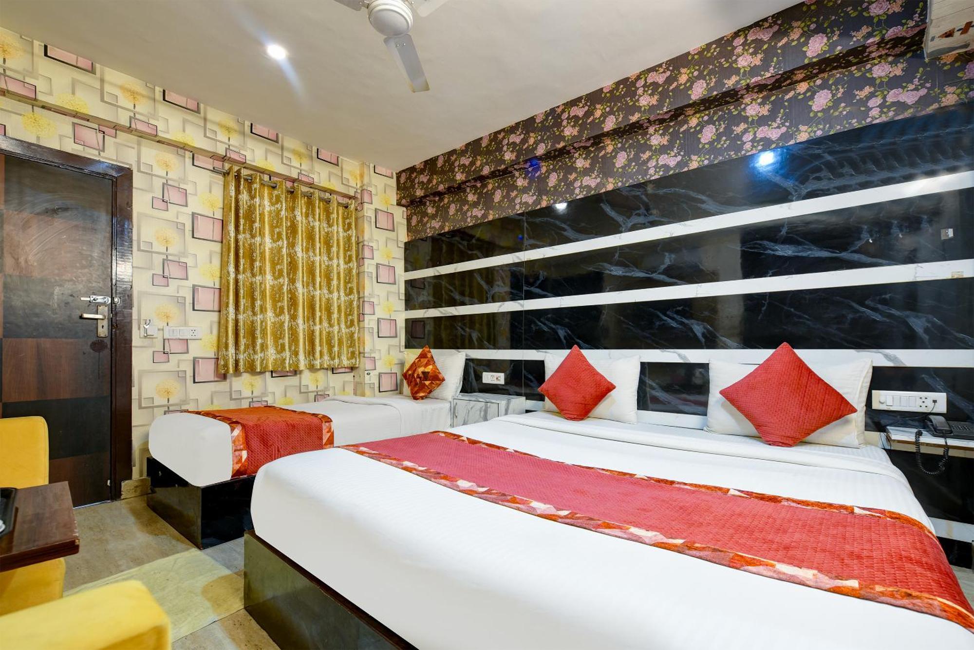 Eddission View Near Delhi Airport 3*