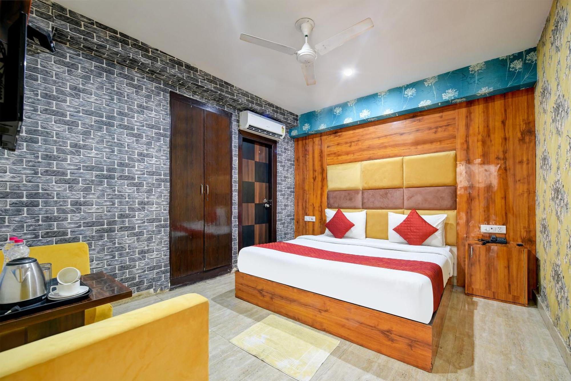 Hotel Eddission View Near Delhi Airport